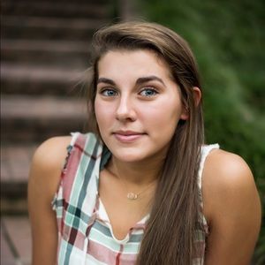 Meet your Posher, Apryl